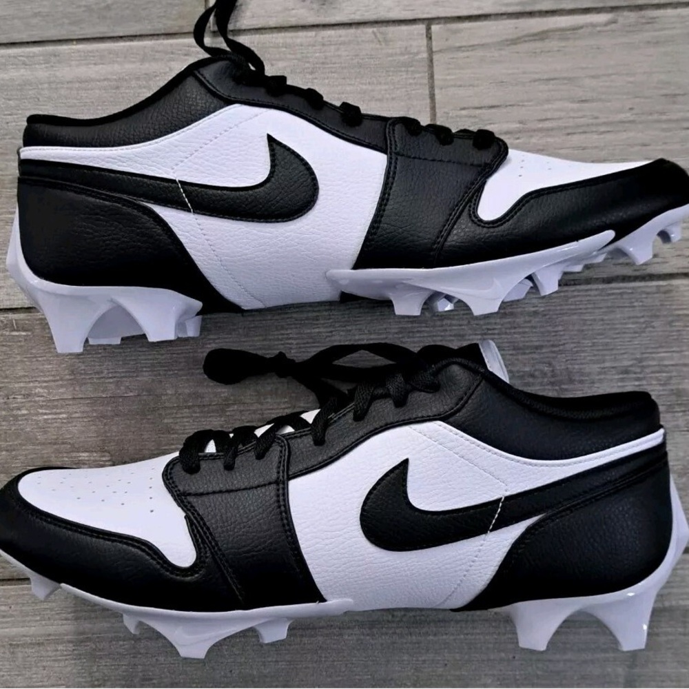 Nike Black and White Sports Cleats